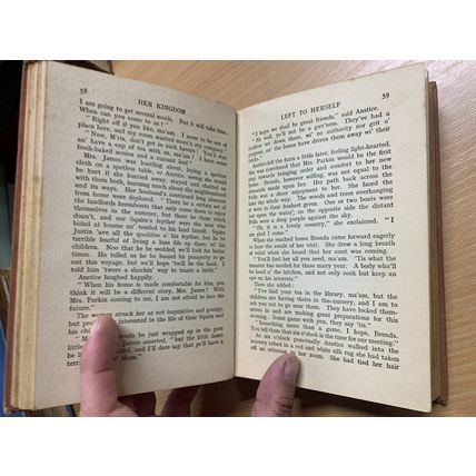 c1920s AMY LE FEUVRE "HER KINGDOM" FICTION ANTIQUE HARDBACK BOOK (P4)