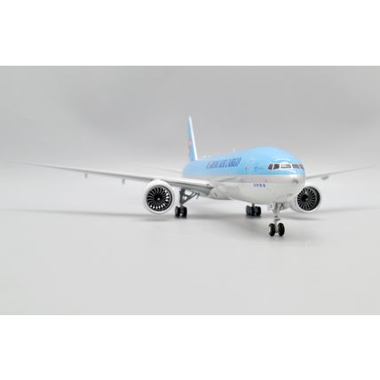 B777F KOREAN AIR CARGO REG: HL8251 WITH STAND -JC WINGS SA2004 1/200 - PRE ORDER