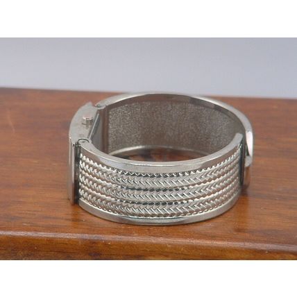 Pre-Owned Women’s Silver Color Fancy Bracelet Fashion Analog Watch