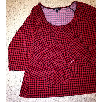 AGB Women Blouse Size XL Red & Black Wrinkle Free Stretchy Material 3/4 Sleeves