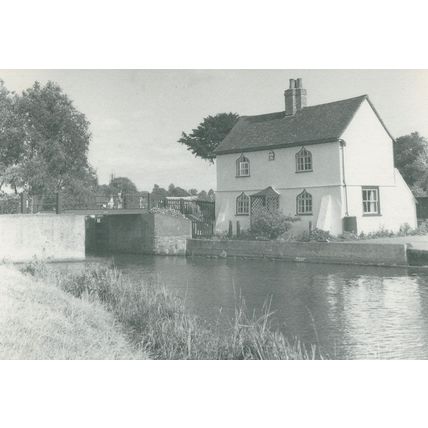 Roydon Hall Lock Cottage in 1955 Lee Valley Herts Postcard