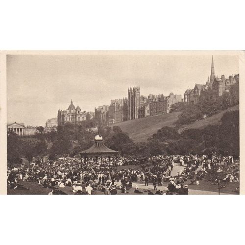 Princes street Gardens Edinburgh Midlothian Postcard (MLN72156)
