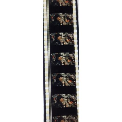 Pk GEB - S - MIX - E 0125u . 1 STRIP OF 5 - 35MM FILM CELLS. (Santa Claus movie)