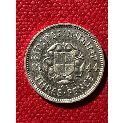 GB 1944 SILVER THREEPENCE COIN, IN GOOD EXTREMELY FINE+ GRADE.