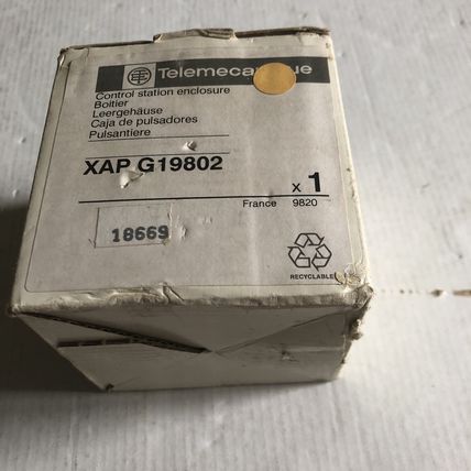 NEW XAPG19802 TELEMECANIQUE XAP-G,XAP-G19802 (PUSH BOTTON ENCLOSURE ONLY)Bi