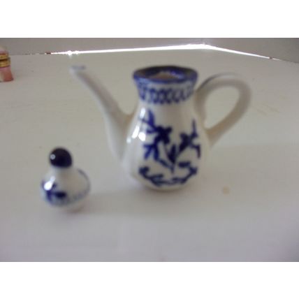 Miniature Porcelain Tea Set Blue & White Floral Pattern 8 piece