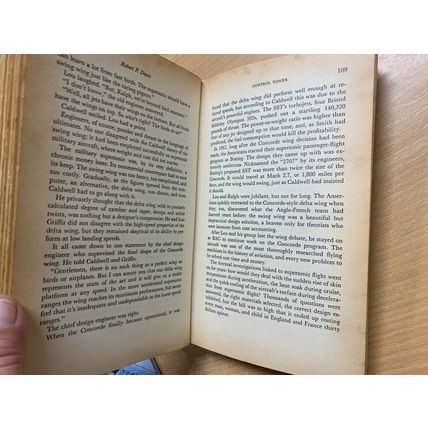 1980 1ST EDITION ROBERT P DAVIS "CONTROL TOWER" FICTION HARDBACK BOOK (P4)