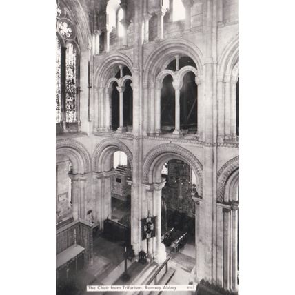 ED 258 ROMSEY ABBEY -THE CHOIR FROM TRIFORIUM. RP POSTCARD