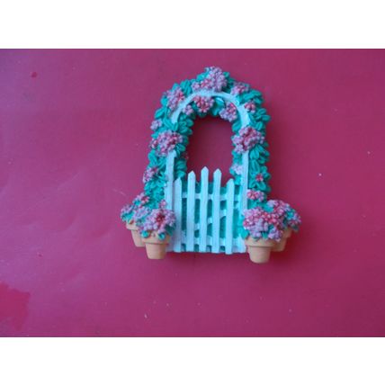 FRIDGE MAGNET / GARDEN GATE RUSS CERAMIC (12/01) FREE POSTAGE
