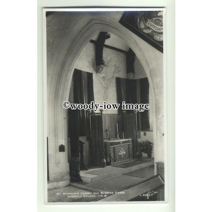 h1071 - The Church interior Godshill Village , Isle of Wight - postcard