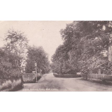 E223 ROMSEY - ABBEY WALK