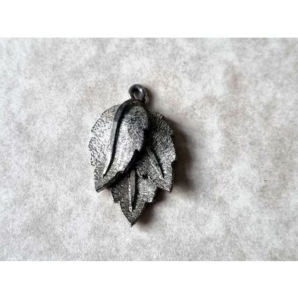 Double Leaf Pendant in Aged Silver Tone Metal, Vintage Botanical Jewelry