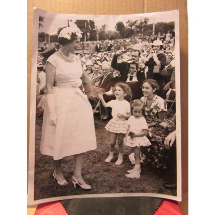 ISABELLA PAPEE & THE QUEEN, 3/7/1959 at GREEN ISLAND OTTAWA, CANADA tour photo #