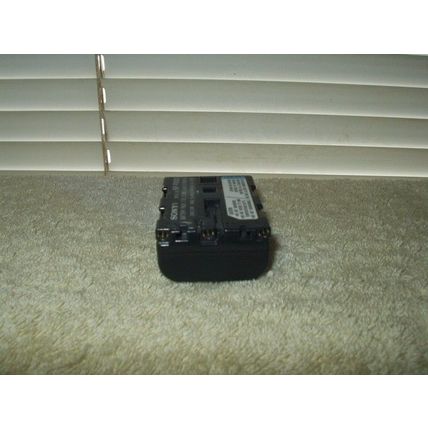 sony oem np-fm30 battery pack 7.2v 5.0wh li-ion lot of 1 for camcorder