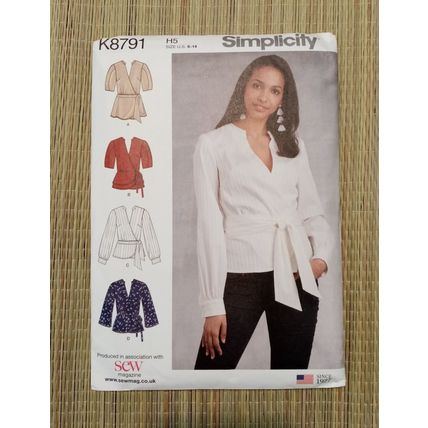 Top Pattern with Sleeve Variations Size US 6 to 14 Simplicity K8791