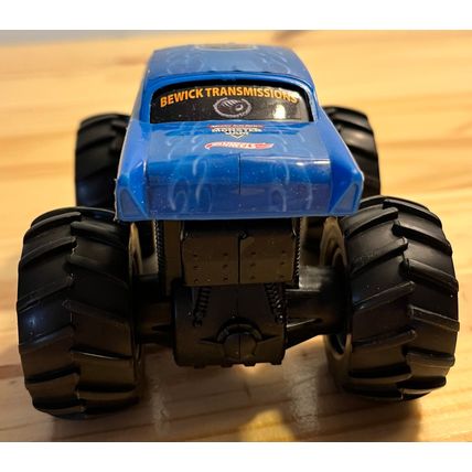 Avenger Monster Jam Truck 1/43 Hot Wheels Rev n Go 2010 #200