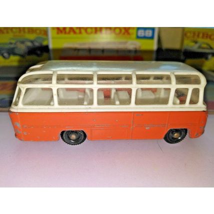 Matchbox - No68 Mercedes Coach