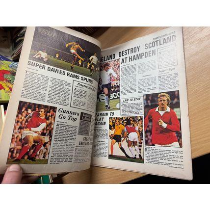 14 JULY 1973 "SHOOT!" BRYAN ROBSON (WEST BROM) UK FOOTBALL MAGAZINE (LL)