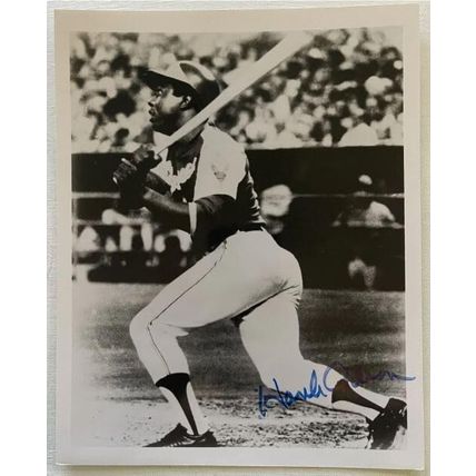 Hank Aaron (d. 2020) Signed Autographed Vintage Glossy 8x10 Photo Atlanta Braves