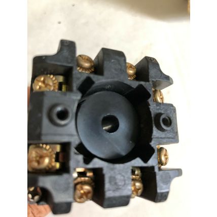 NEW MICRO SWITCH 909AAA51 120V 50/60 CY ,Aj