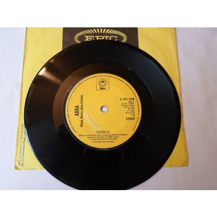 7" 1974. ABBA . WATERLOO, SEPC 2240, WATCH OUT, VERY GOOD PLAYS EXCELLENT