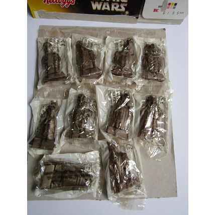 Kellogg`s - CoCo Pops 1999 Star Wars Statuettes Cereal Box & Set of 10 Sealed
