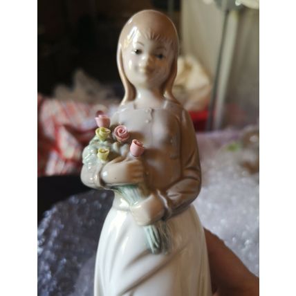 Mirete Figurine Girl With Flowers