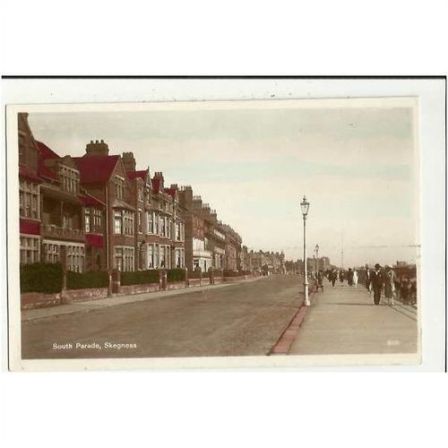 Lincolnshire SKEGNESS South Parade Postcard (806)