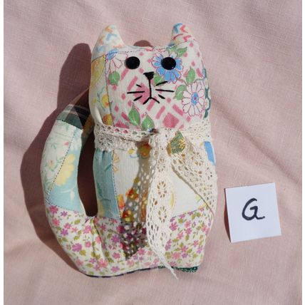 G Vintage Quilt Cat Pillow Tuck Shelf Sitter 7 Inch Farmhouse Ornies Bowl Filler