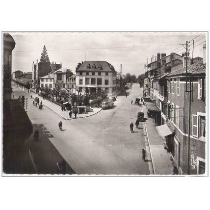 01 - BOURG EN BRESSE - La Place Joubert et la Chambre de Commerce