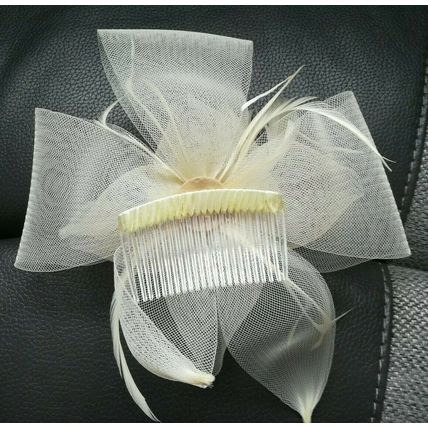 Elegant beige cream Fascinator Hat plastic hair grip Wedding RACES NEW