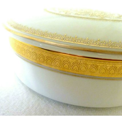 MIKASA MENORAH FESTIVAL OF LIGHTS HANUKAH CHINA & GOLD ROUND TRINKET BOX NOS