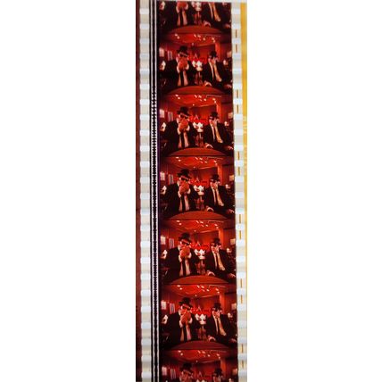 Pk DAU - A - MIX - B 033g. 1 STRIP OF 5 - 35MM FILM CELLS. (BB )