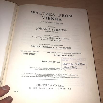 WALTZES FROM VIENNA - JOHANN STRAUSS - VOCAL SCORE - CHAPPELL - 1966 Hardback