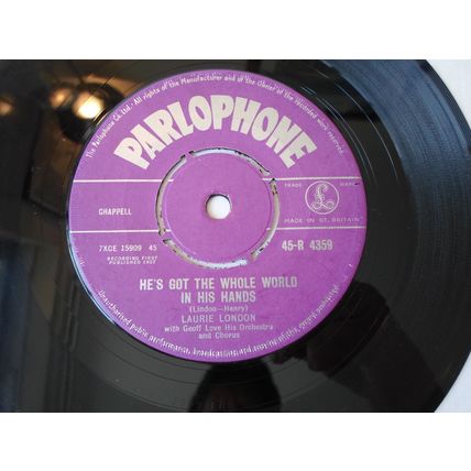 7" 1957. LAURIE LONDON. HE'S GOT THE WHOLE WORLD WORLD IN HIS HANDS.NEAR MINT