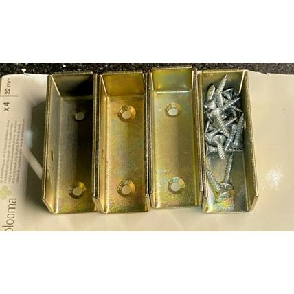 Blooma Solid Steel Fixing Clip 22mm Bracket Clips for Fencing Etc 2 Packs of 4