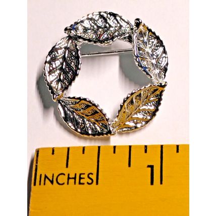 Gerry's Silver Tone Leaf Wreath 1" Brooch Signed Vintage Pin Ladies Jewelry