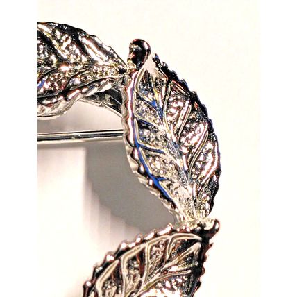 Gerry's Silver Tone Leaf Wreath 1" Brooch Signed Vintage Pin Ladies Jewelry