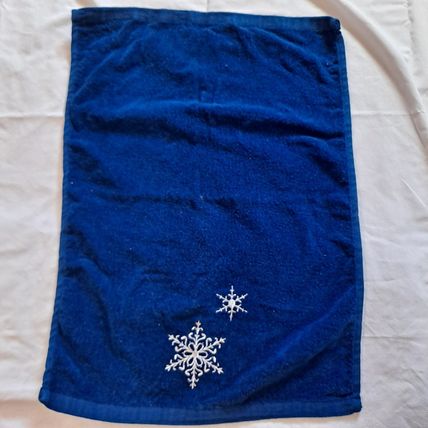 Lot 2 Christmas Bathroom BLUE TOWELS Snowflake Holiday Hand Face 23" x 16"