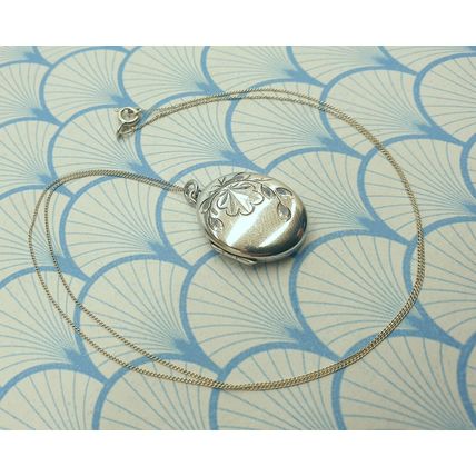Vintage 925 Sterling Silver Etched Design Oval Locket Pendant Necklace - 1980