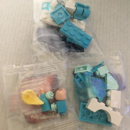NEW Disney Lego Frozen Elsa Micro Doll Figure and Snowgie Seesaw & Elsa's Castle