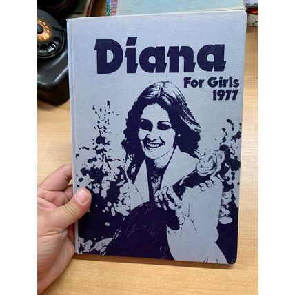 1976 "DIANA BOOK FOR GIRLS 1977" ANNUAL ILLUSTRATED HARDBACK BOOK (P3)