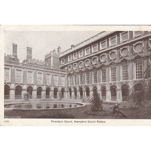 Fountain Court Hampton Court Palace Middlesex Postcard (MX 72144)