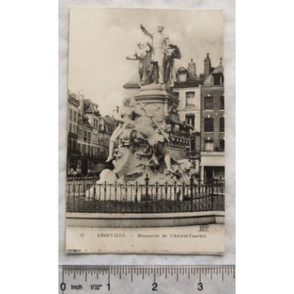 vintage postcard Abbeyville - Monument de l'Amiral Courbet