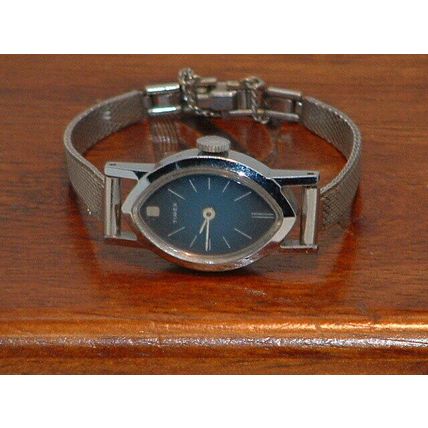 Pre-Owned Vintage Women’s Timex Hand Wind Dress Watch