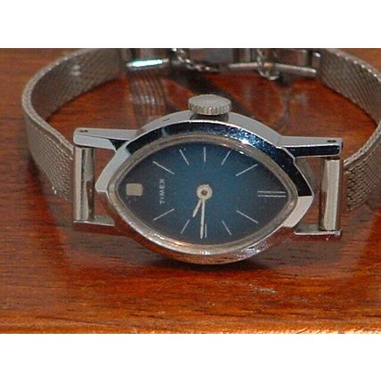 Pre-Owned Vintage Women’s Timex Hand Wind Dress Watch