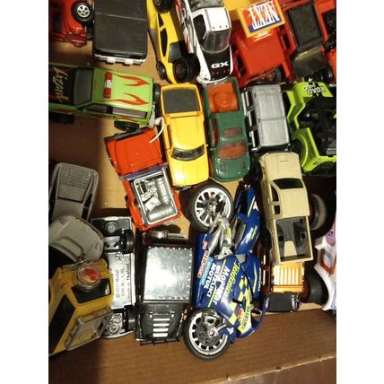 34 Model Cars some Diecast Matchbox Care Jeeps Motorbike push toy etc