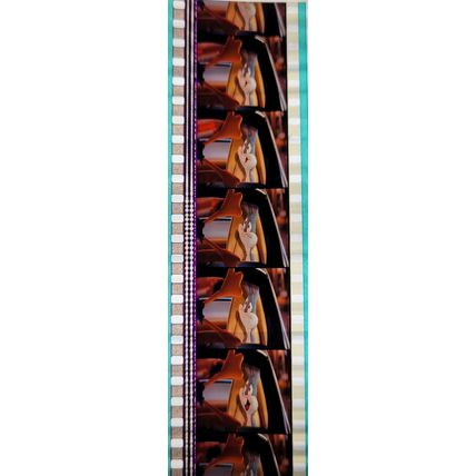 Pk GEB - M - MIX - d 093o . 1 STRIP OF 5 - 35MM FILM CELLS. ( )