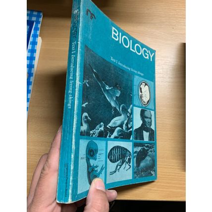 1969 "BIOLOGY - INTRODUCING LIVING THINGS" VINTAGE PAPERBACK BOOK (P4)