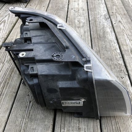 Land Rover LR2 LR039778 LH Front Left Driver Side Headlight Halogen OEM